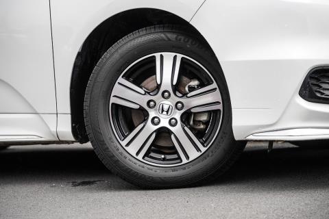 2017 Honda Odyssey Absolute Hybrid - Thumbnail