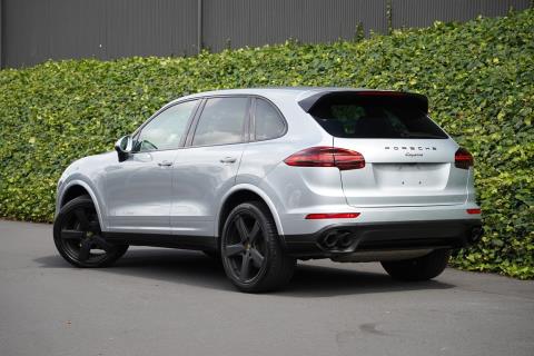 2017 Porsche Cayenne Platinum Edition - Thumbnail