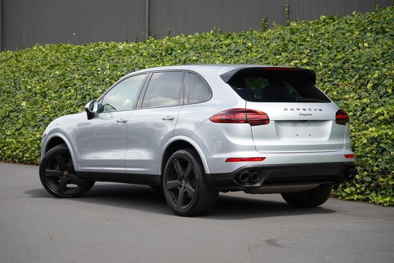2017 Porsche Cayenne Platinum Edition