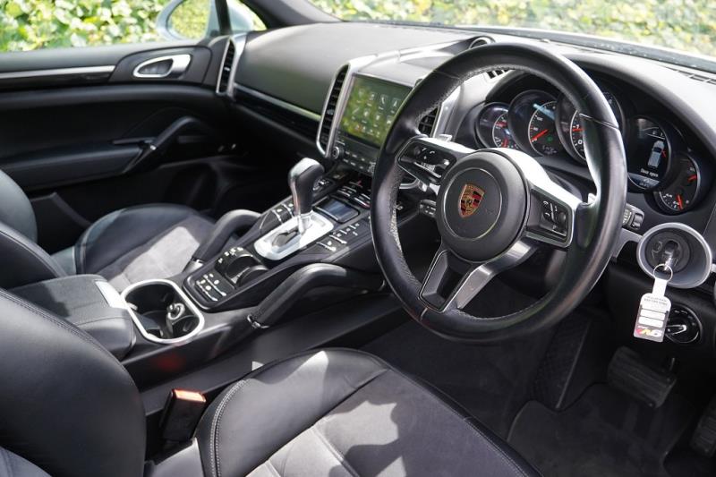 2017 Porsche Cayenne Platinum Edition