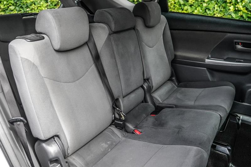 2013 Toyota Prius Alpha Hybrid