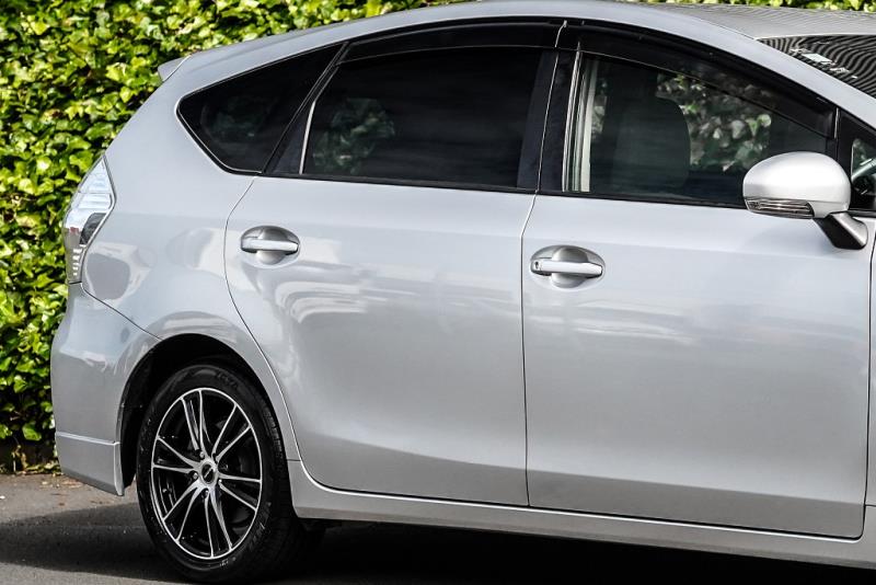 2013 Toyota Prius Alpha Hybrid