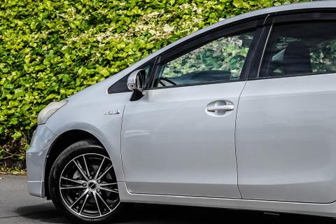 2013 Toyota Prius Alpha Hybrid - Thumbnail
