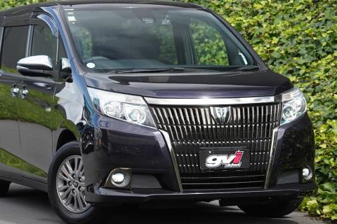 2017 Toyota Noah / Esquire / Voxy - Thumbnail