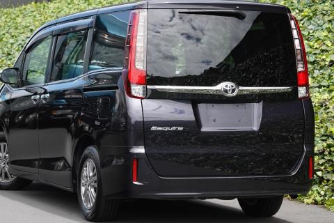 2017 Toyota Noah / Esquire / Voxy - Thumbnail