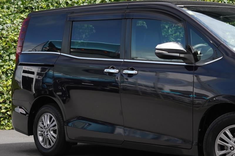 2017 Toyota Noah / Esquire / Voxy