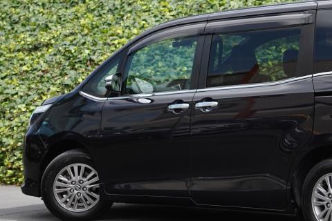 2017 Toyota Noah / Esquire / Voxy - Thumbnail