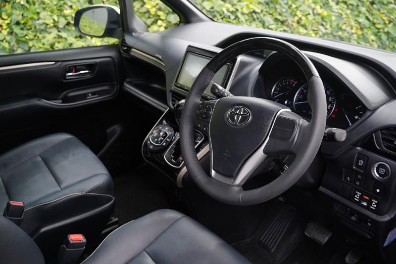 2017 Toyota Noah / Esquire / Voxy
