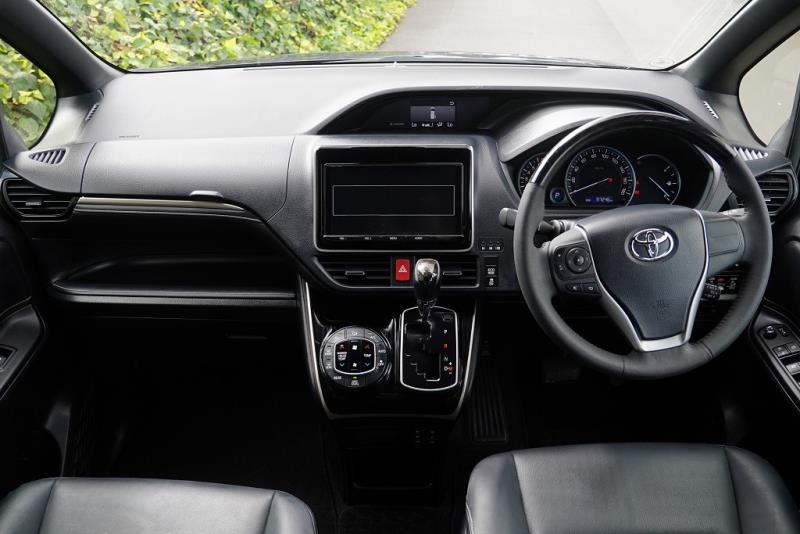 2017 Toyota Noah / Esquire / Voxy
