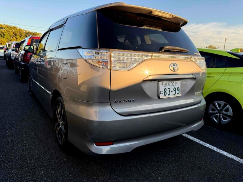 2015 Toyota Estima Aeras 8 Seater