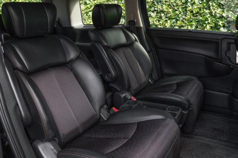 2018 Nissan Elgrand Highway Star - Thumbnail