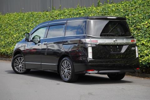 2018 Nissan Elgrand Highway Star - Thumbnail