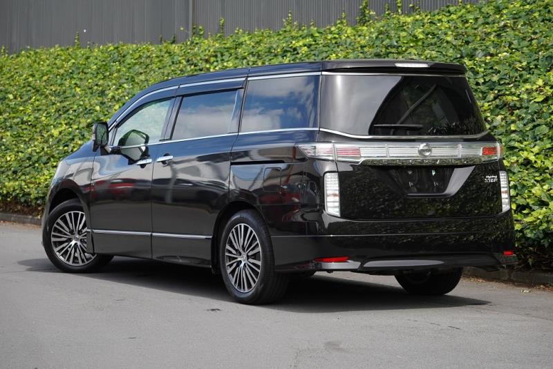 2018 Nissan Elgrand Highway Star