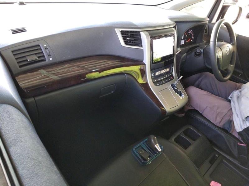 2014 Toyota Vellfire 2.4Z / Alphard