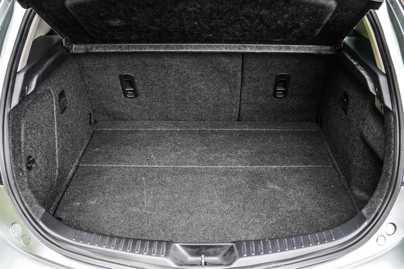 2011 Mazda Axela 20S / 3 Sport