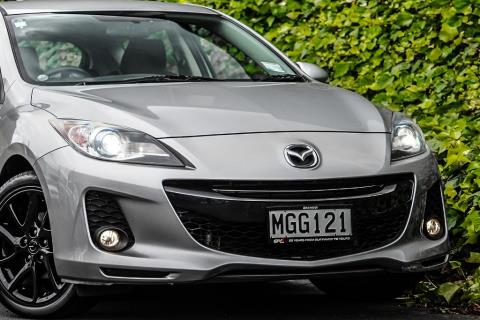 2011 Mazda Axela 20S / 3 Sport - Thumbnail