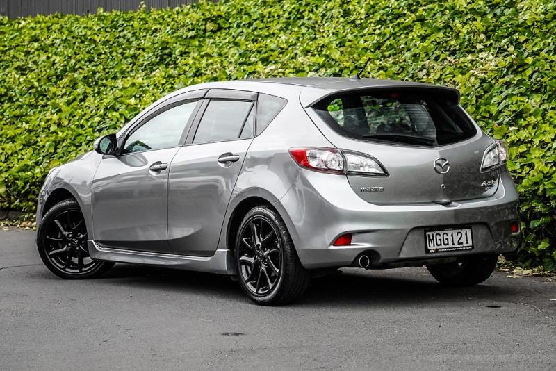 2011 Mazda Axela 20S / 3 Sport