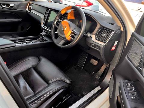 2019 Volvo V60 T5 Inscription - Thumbnail