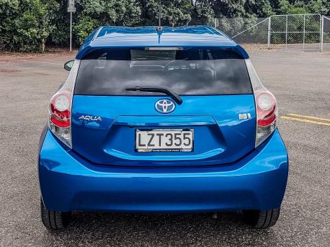 2012 Toyota Aqua Hybrid - Thumbnail