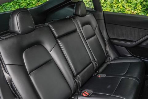 2022 Tesla Model Y RWD - Thumbnail