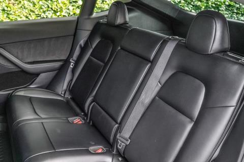 2022 Tesla Model Y RWD - Thumbnail