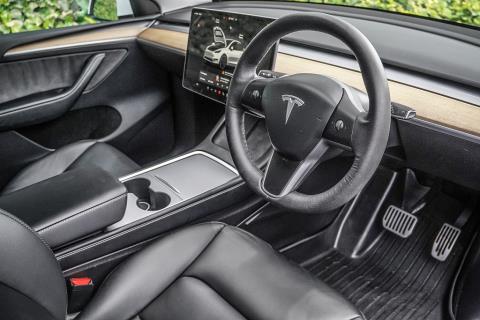 2022 Tesla Model Y RWD - Thumbnail