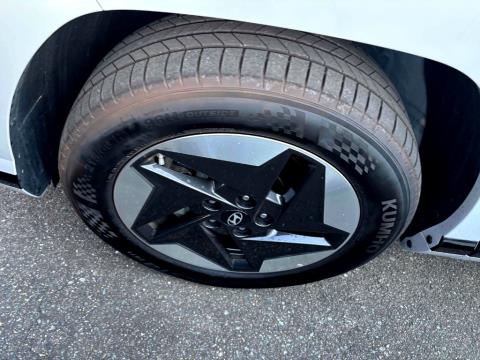 2023 Hyundai Kona EV 64kWh - Thumbnail