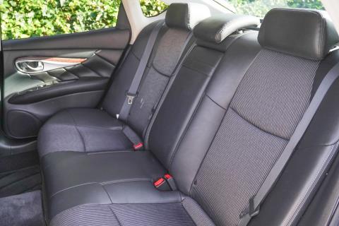 2015 Nissan Fuga Hybrid / Skyline - Thumbnail