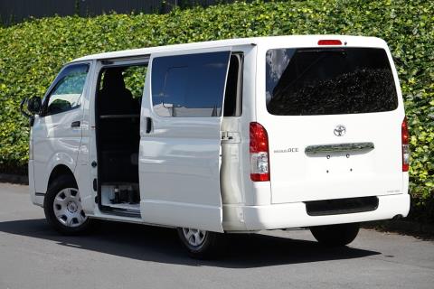 2020 Toyota Hiace GL Package - Thumbnail