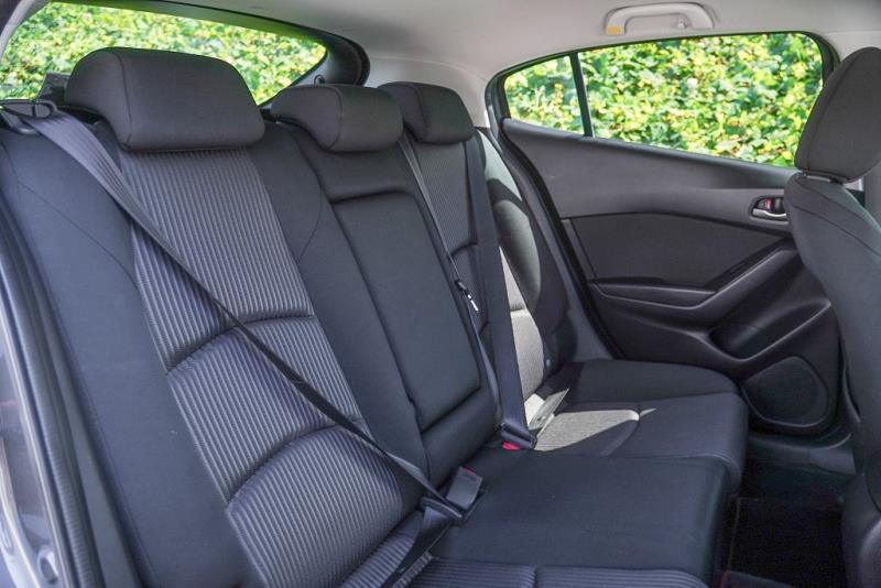 2014 Mazda Axela 20S / 3 Sport