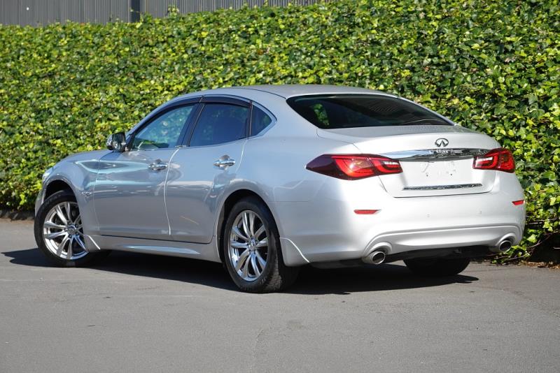 2018 Nissan Fuga Hybrid / Skyline