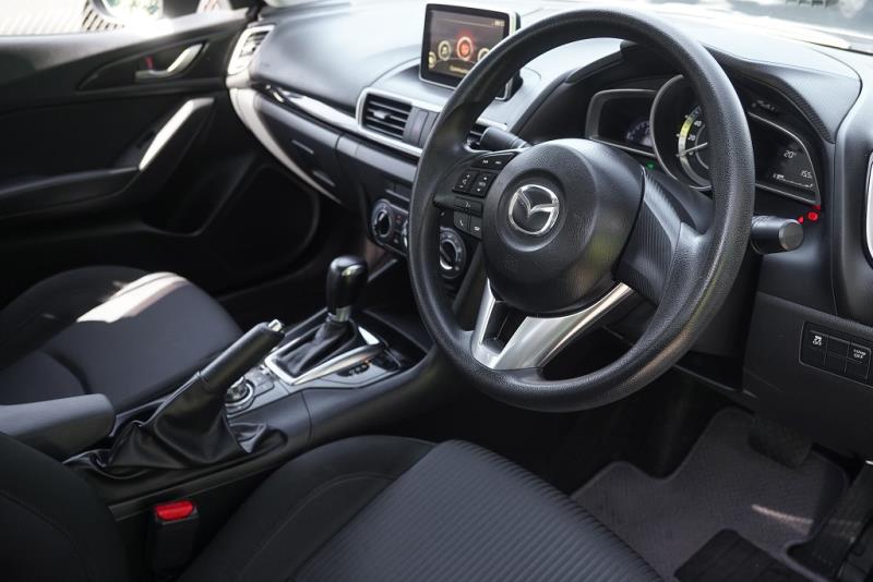 2015 Mazda Axela 15C / 3 Sport