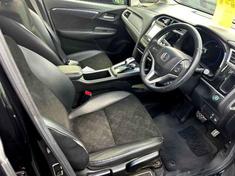 2017 Honda Shuttle Hybrid X - Thumbnail