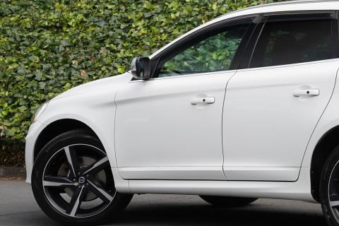 2015 Volvo XC60 T5 R-Design - Thumbnail