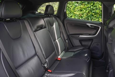 2015 Volvo XC60 T5 R-Design - Thumbnail