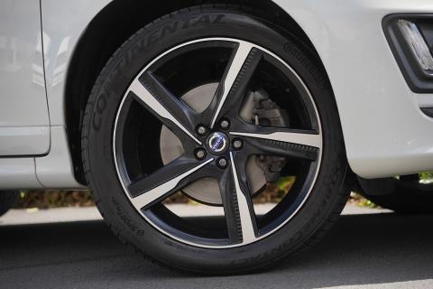 2015 Volvo XC60 T5 R-Design - Thumbnail