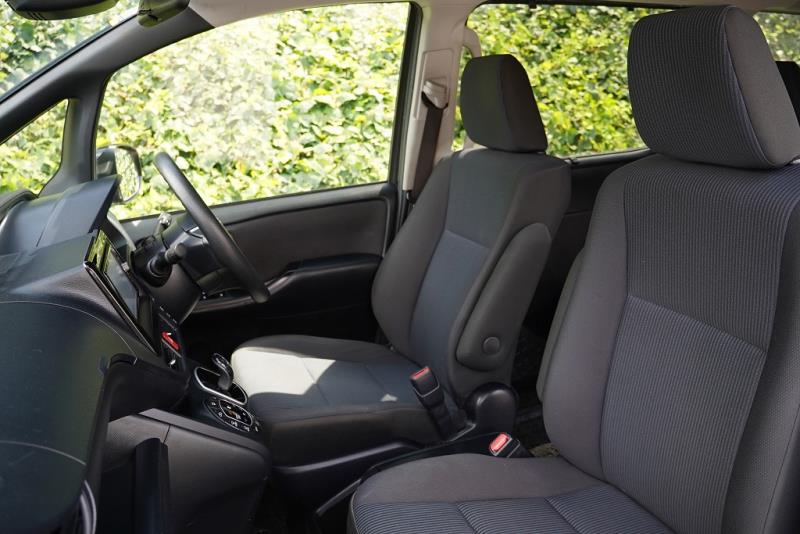 2017 Toyota Voxy Hybrid / Noah X