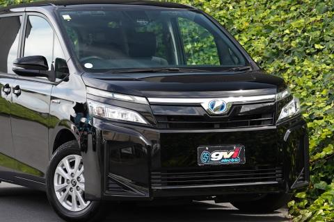 2017 Toyota Voxy Hybrid / Noah X - Thumbnail