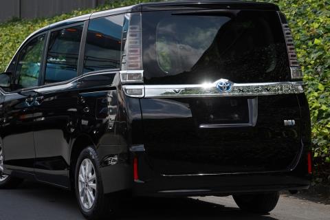 2017 Toyota Voxy Hybrid / Noah X - Thumbnail