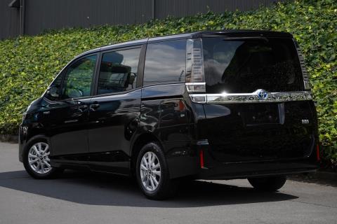 2017 Toyota Voxy Hybrid / Noah X - Thumbnail