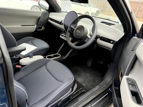 2024 Mini Cooper SE Electric - Thumbnail