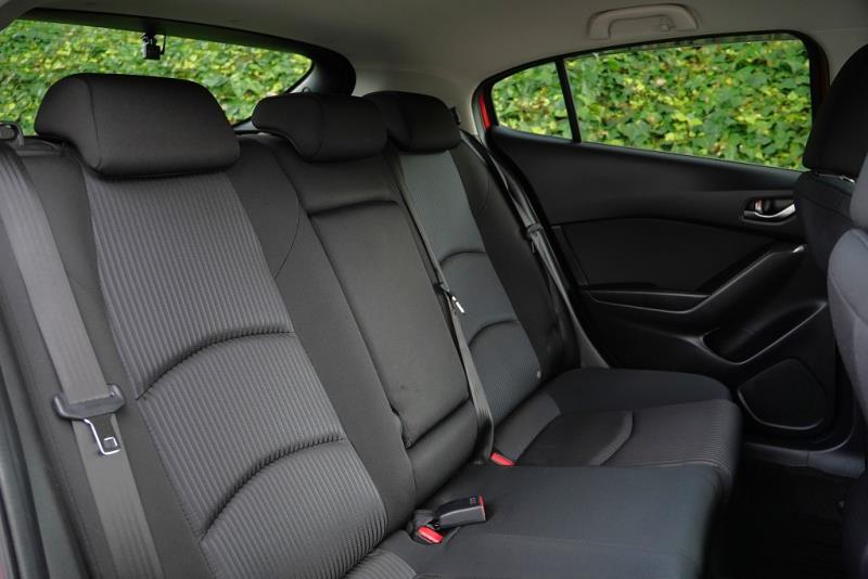 2016 Mazda Axela 20S / 3 Sport