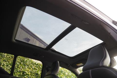 2021 Volvo XC40 T5 AWD R Design - Thumbnail