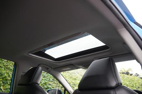 2020 Toyota RAV4 LTD Hybrid E-Four - Thumbnail