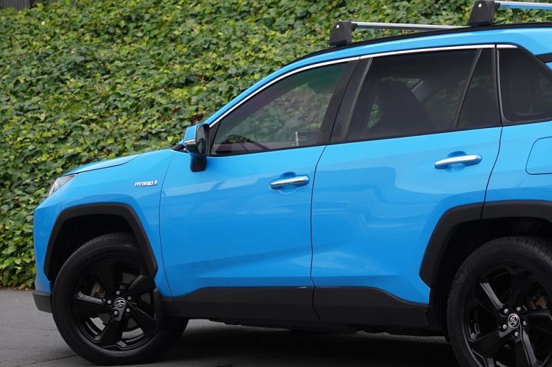 2020 Toyota RAV4 LTD Hybrid E-Four