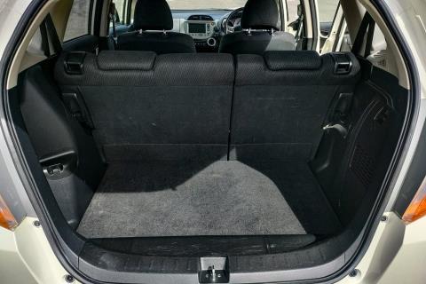 2010 Honda Fit S Hybrid / Jazz RS - Thumbnail