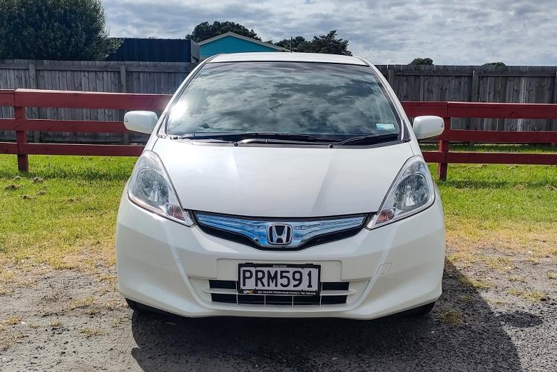 2010 Honda Fit S Hybrid / Jazz RS