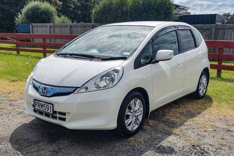 2010 Honda Fit S Hybrid / Jazz RS - Thumbnail