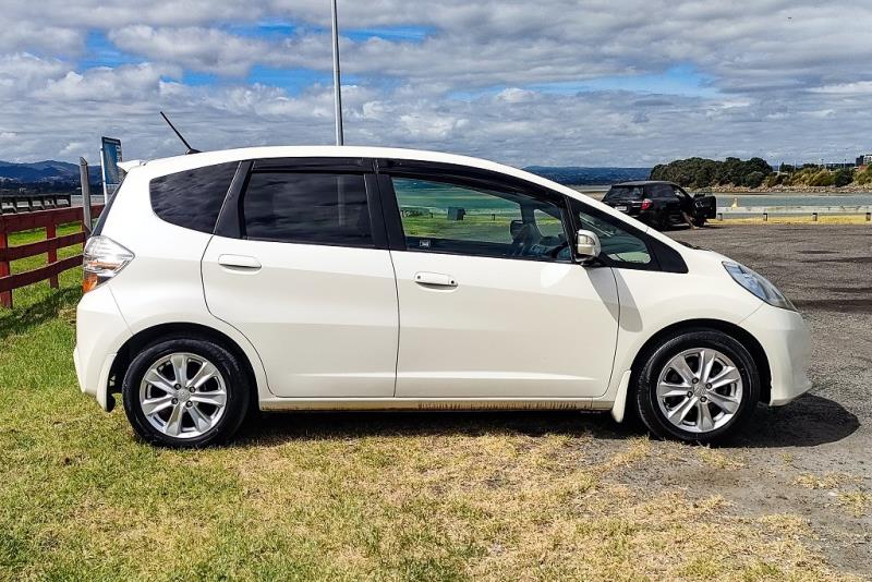 2010 Honda Fit S Hybrid / Jazz RS