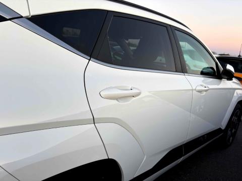 2024 Hyundai Kona Elite 64kWh - Thumbnail